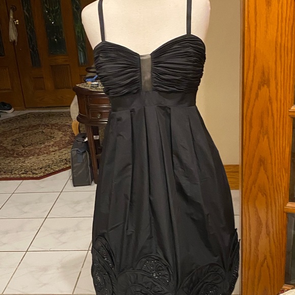 BCBG BLACK BEADED
APPLIQUÉ TAFFETA DRESS size 8 - Picture 7 of 12
